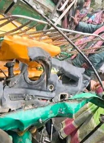 ‎বাঘায় সিএনজি-ভটভটির মুখোমুখি সংঘর্ষে নিহত ৩