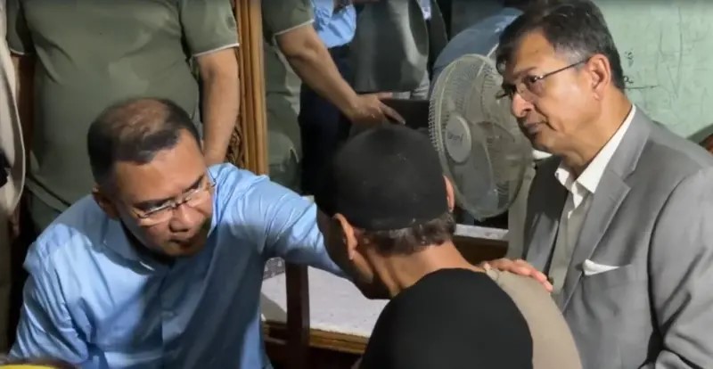 ধর্ষণ ও হত্যার শিকার শিশুর পরিবারের সঙ্গে সাক্ষাৎ করলেন প্রধানমন্ত্রী